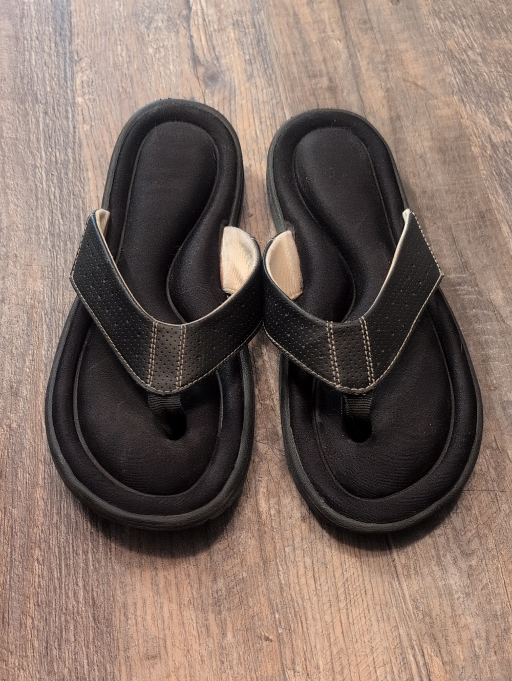 Women's Black Cushioned Flip Flop Sandals 9/10